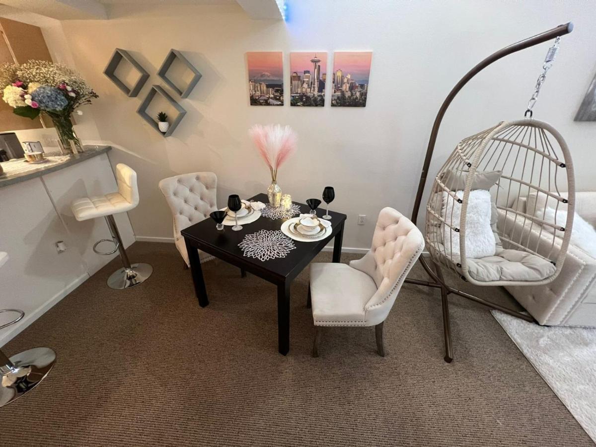 Cozy Downtown Condo Retreat With Space Needle View Seattle Ngoại thất bức ảnh